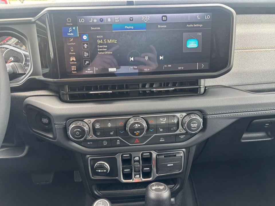 2025 Jeep JL Wrangler - Image 19 of 31