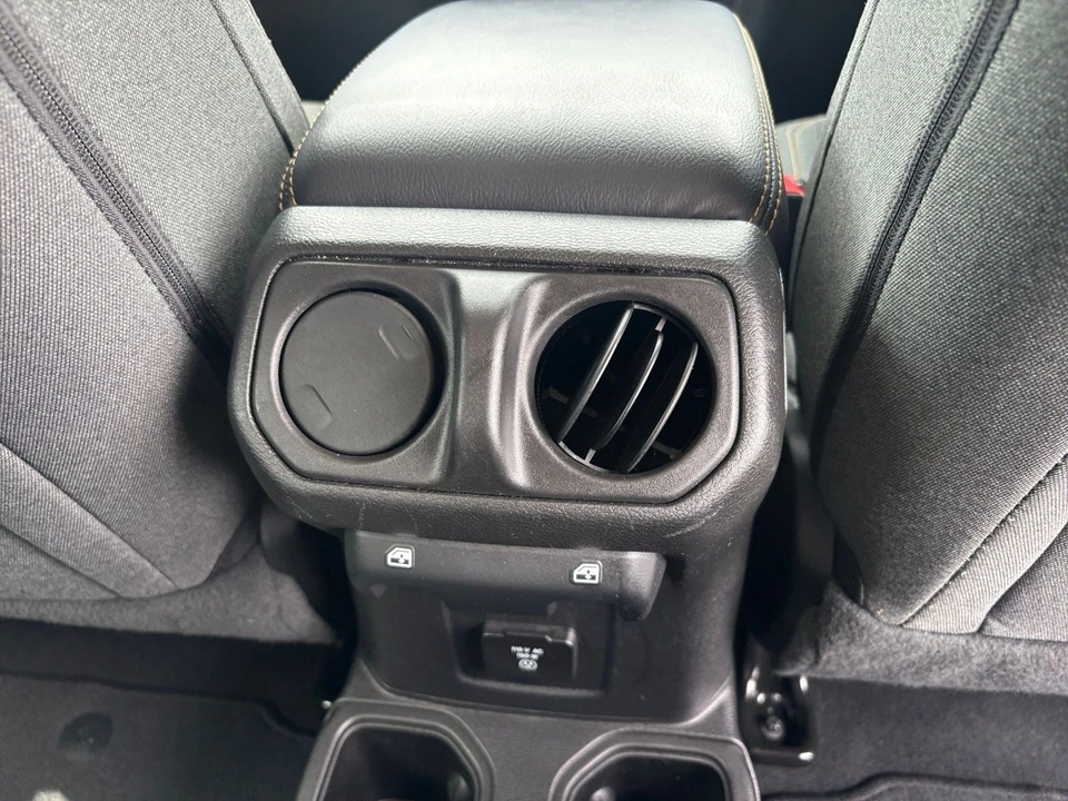 2025 Jeep JL Wrangler - Image 24 of 31