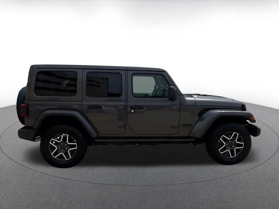 2025 Jeep JL Wrangler - Image 16 of 31