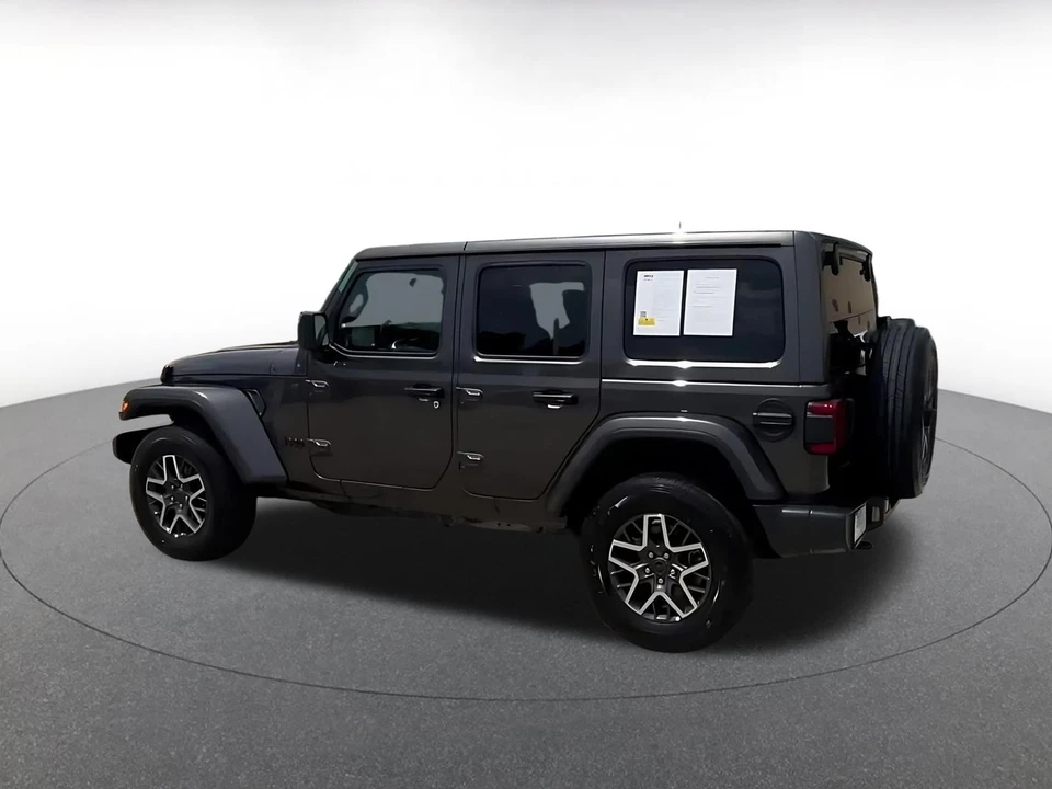 2025 Jeep JL Wrangler - Image 9 of 31