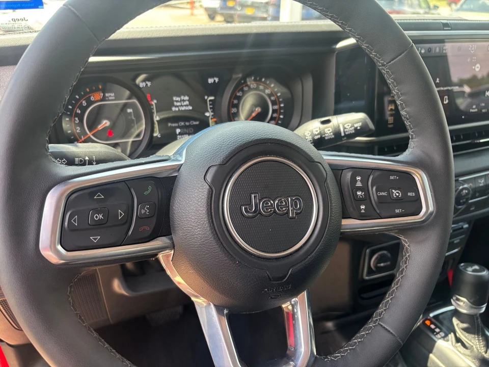 2025 Jeep JL Wrangler - Image 26 of 31
