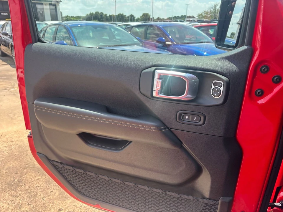 2025 Jeep JL Wrangler - Image 20 of 31