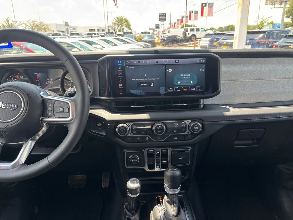 2025 Jeep JL Wrangler - Image 18 of 31