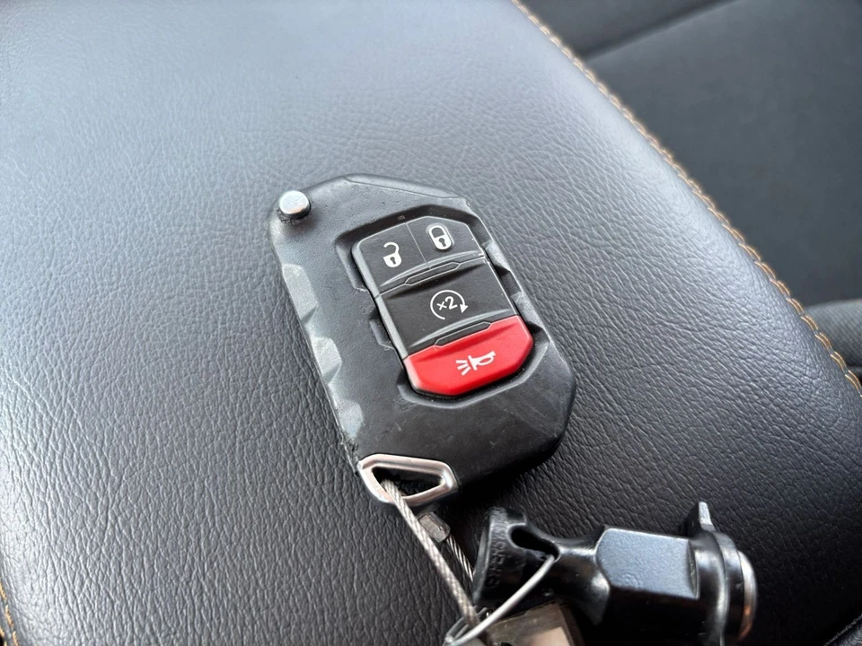 2025 Jeep JL Wrangler - Image 21 of 31