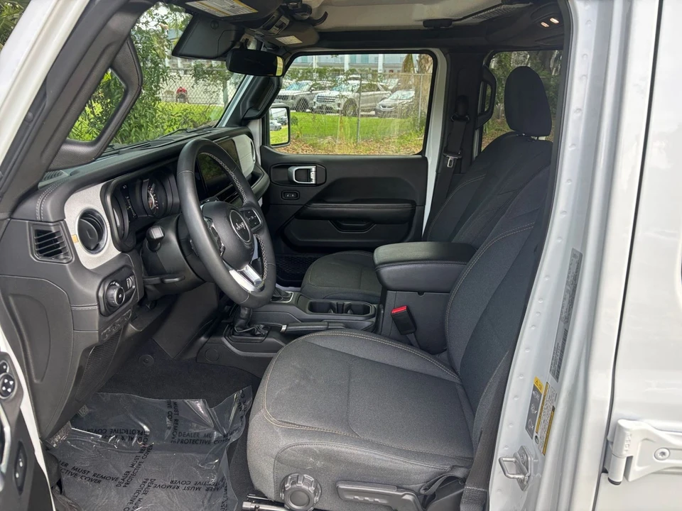 2025 Jeep JL Wrangler - Image 29 of 31