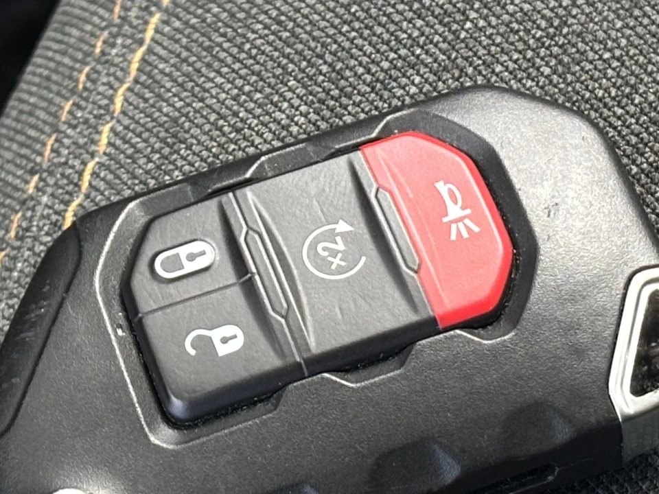2025 Jeep JL Wrangler - Image 27 of 31