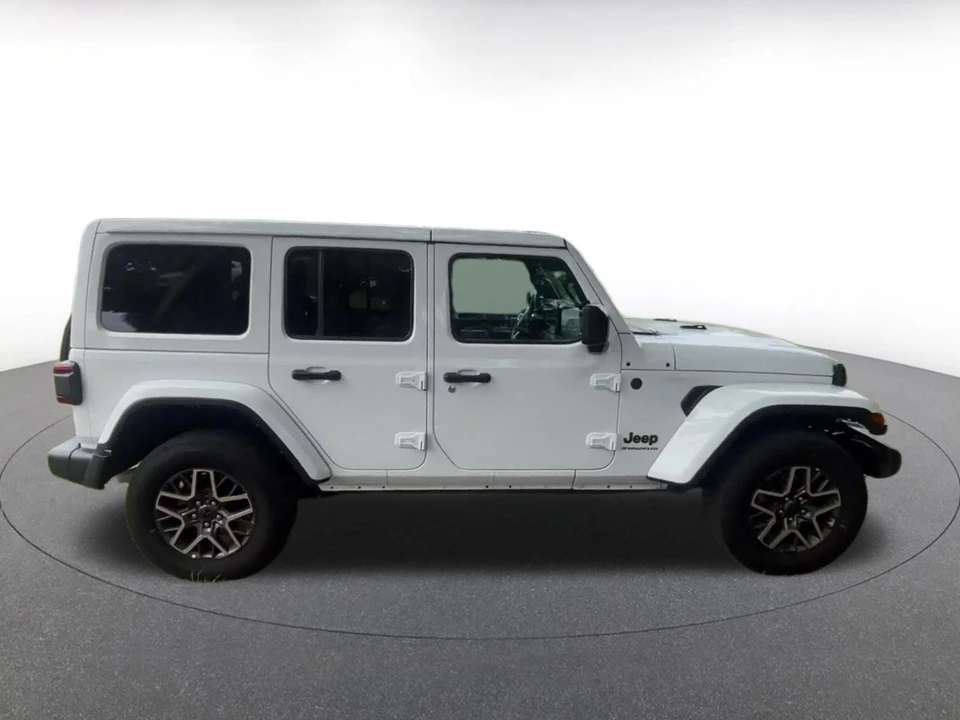 2025 Jeep JL Wrangler - Image 17 of 31