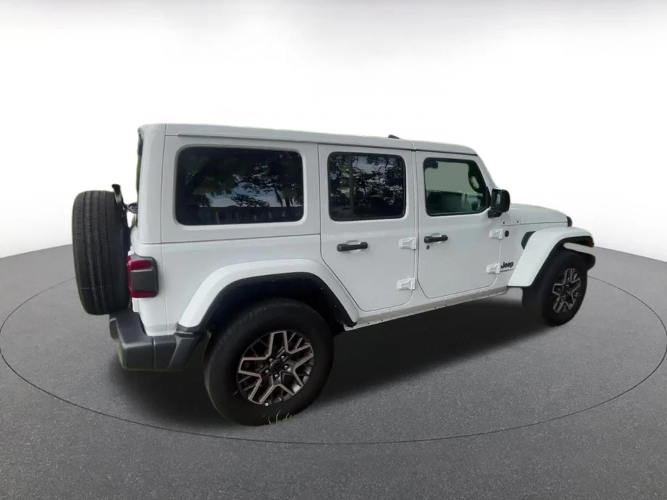 2025 Jeep JL Wrangler - Image 16 of 31
