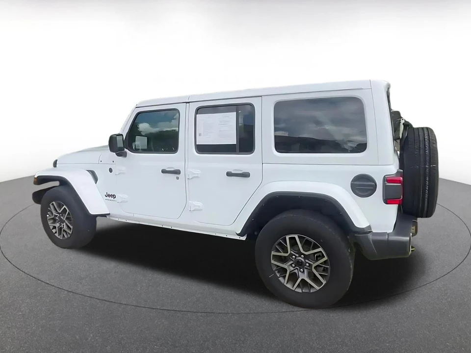 2025 Jeep JL Wrangler - Image 11 of 31