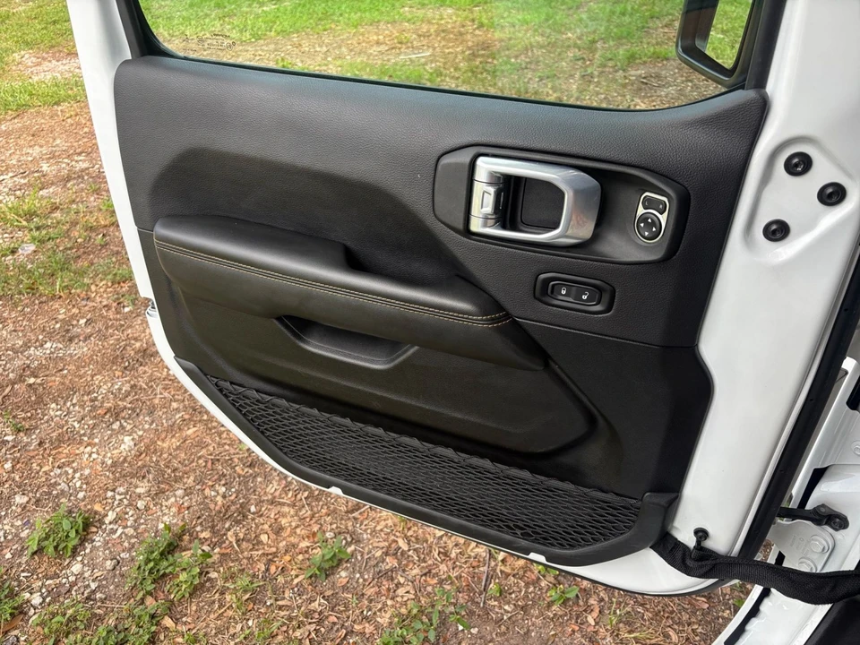 2025 Jeep JL Wrangler - Image 20 of 31