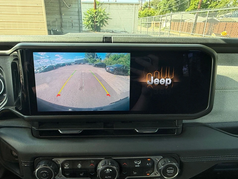 2025 Jeep JL Wrangler - Image 24 of 31
