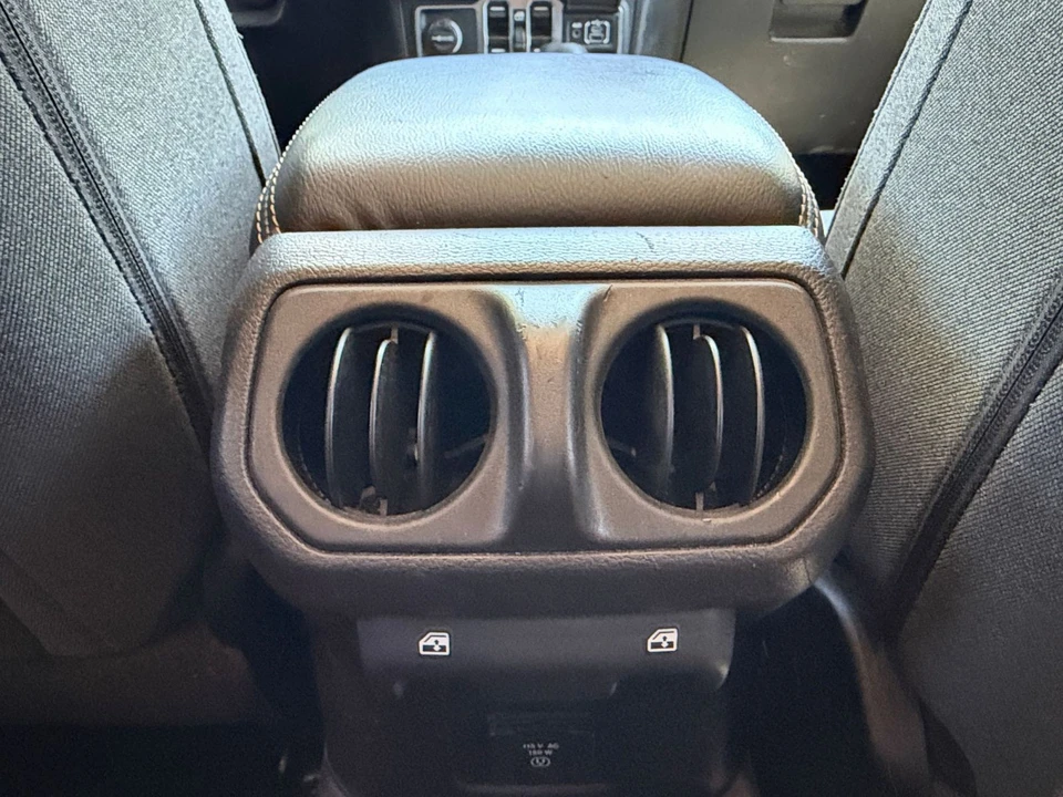 2025 Jeep JL Wrangler - Image 23 of 31