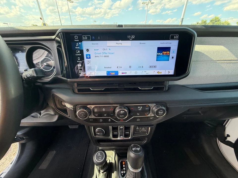 2025 Jeep JL Wrangler - Image 18 of 31
