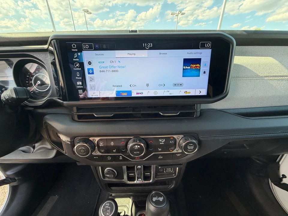 2025 Jeep JL Wrangler - Image 21 of 31