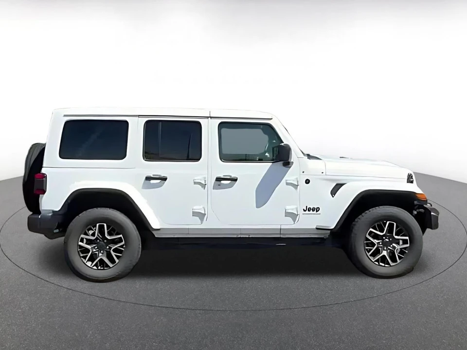 2025 Jeep JL Wrangler - Image 16 of 31
