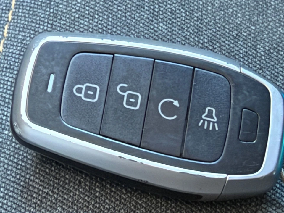2025 Jeep JL Wrangler - Image 22 of 31