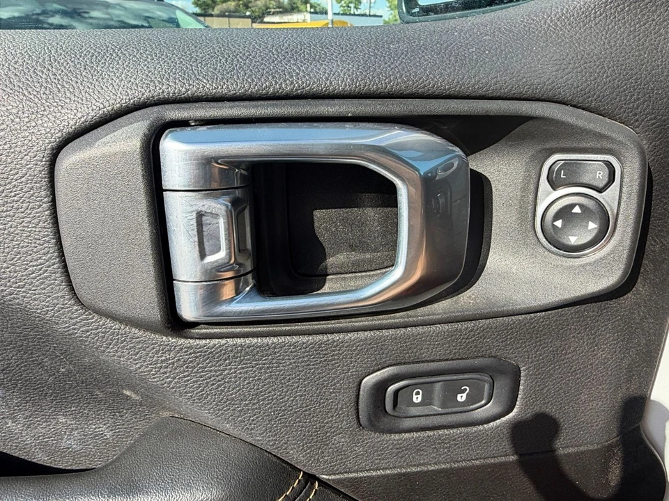 2025 Jeep JL Wrangler - Image 20 of 31