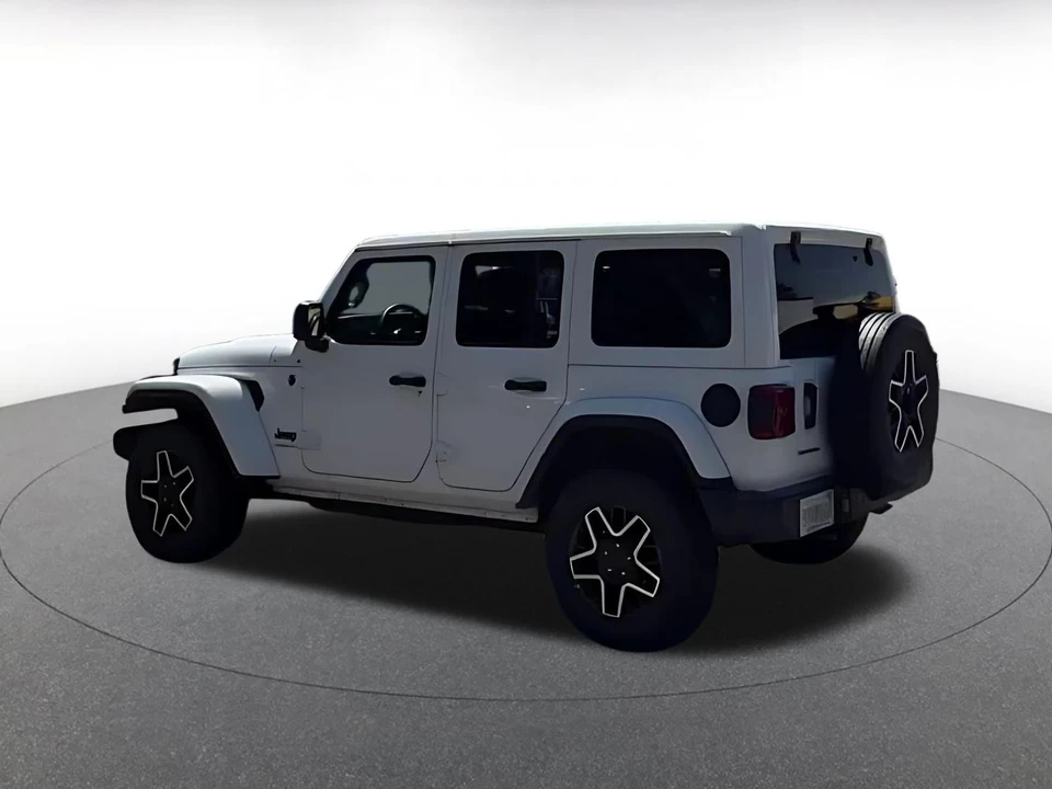 2025 Jeep JL Wrangler - Image 15 of 31