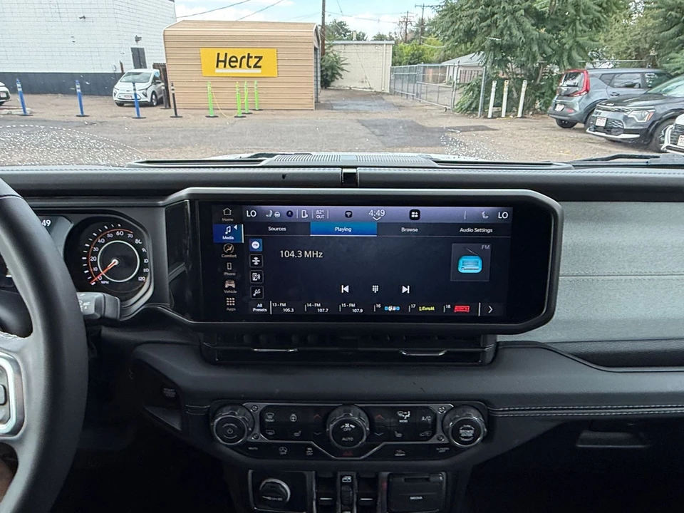 2025 Jeep JL Wrangler - Image 21 of 31