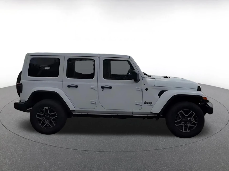 2025 Jeep JL Wrangler - Image 15 of 31