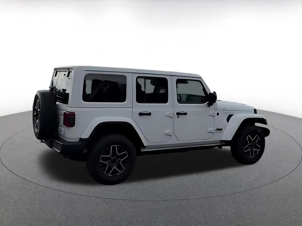 2025 Jeep JL Wrangler - Image 11 of 31