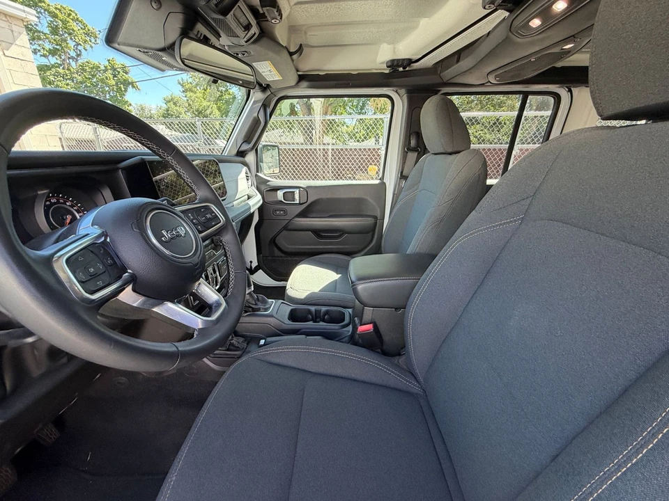 2025 Jeep JL Wrangler - Image 28 of 31