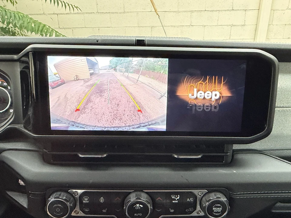 2025 Jeep JL Wrangler - Image 24 of 31