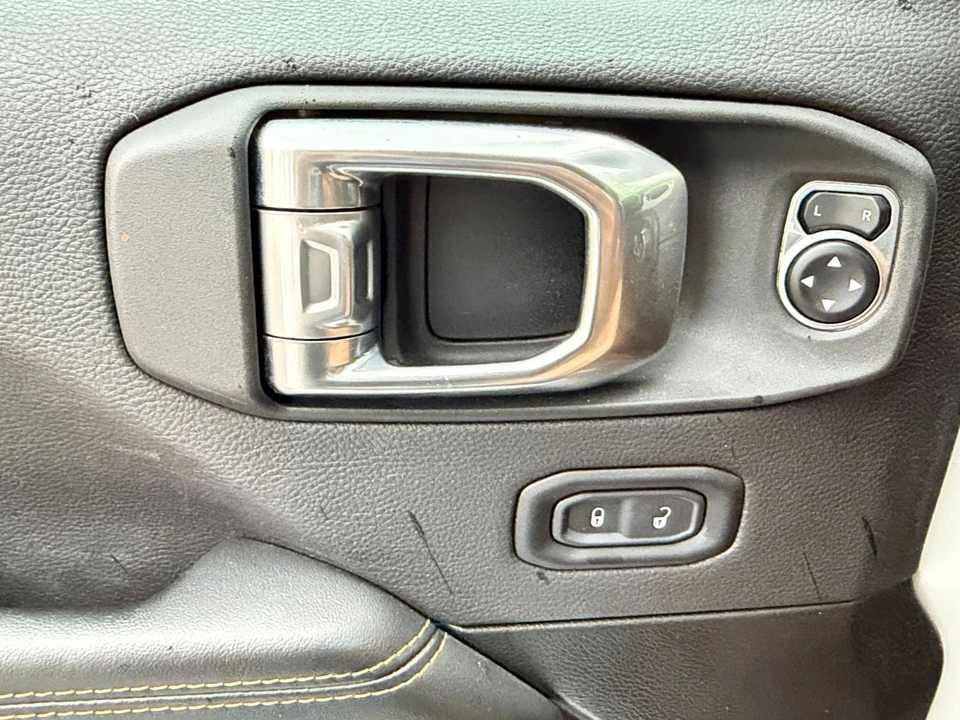 2025 Jeep JL Wrangler - Image 20 of 31