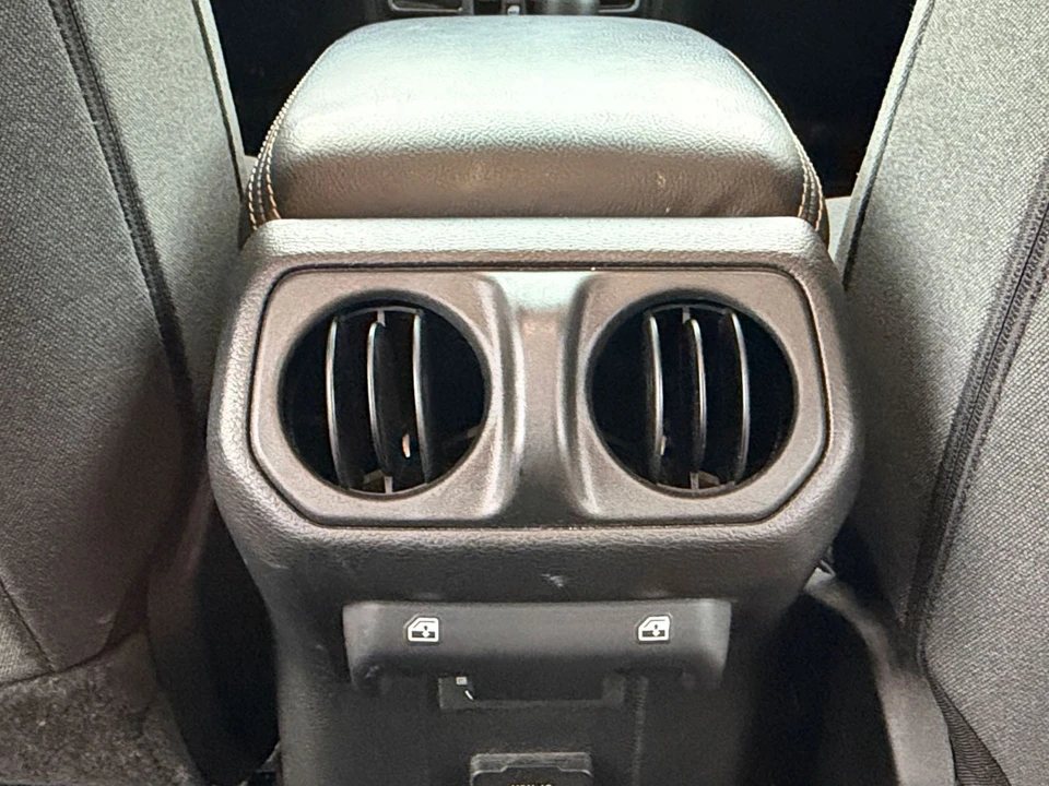 2025 Jeep JL Wrangler - Image 23 of 31