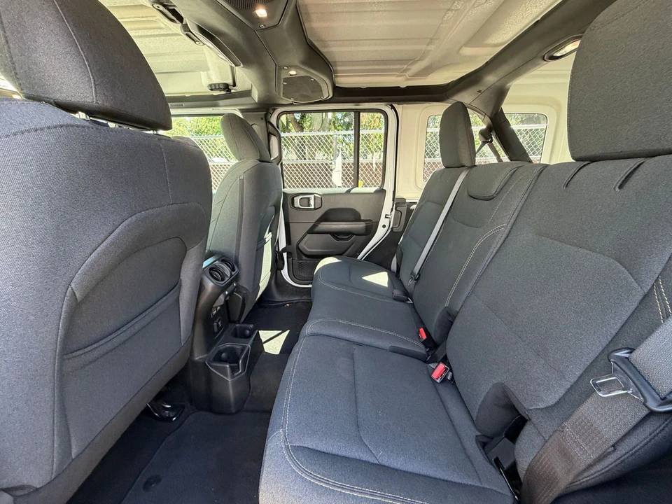 2025 Jeep JL Wrangler - Image 27 of 31