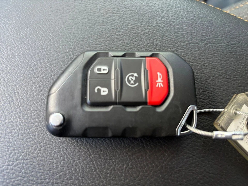 2025 Jeep JL Wrangler - Image 22 of 31