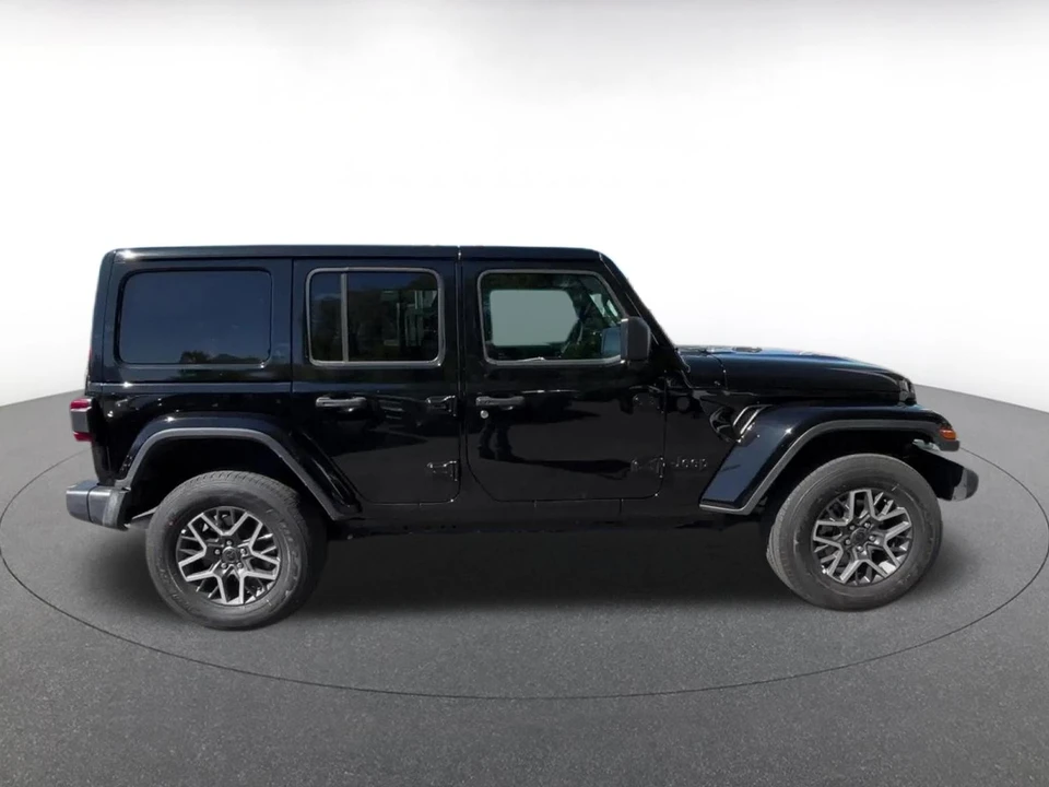 2025 Jeep JL Wrangler - Image 17 of 31