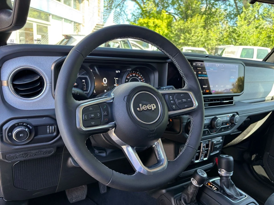 2025 Jeep JL Wrangler - Image 29 of 31