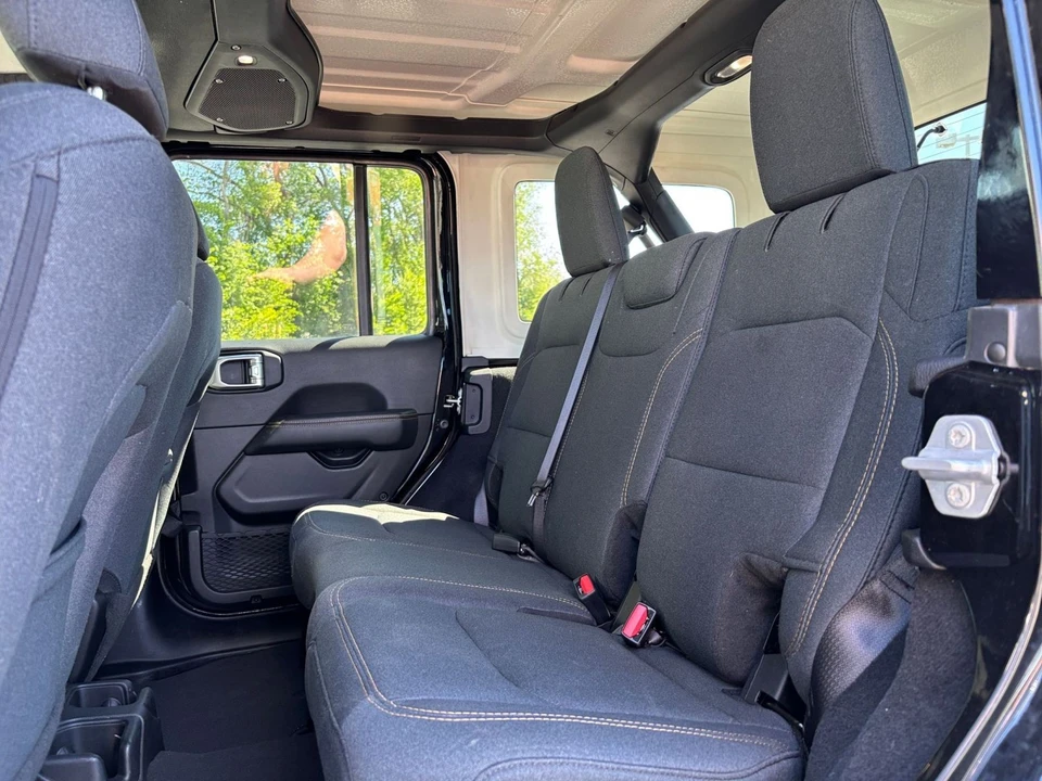 2025 Jeep JL Wrangler - Image 27 of 31