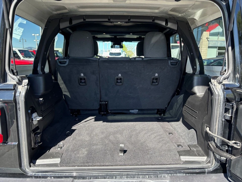 2025 Jeep JL Wrangler - Image 26 of 31