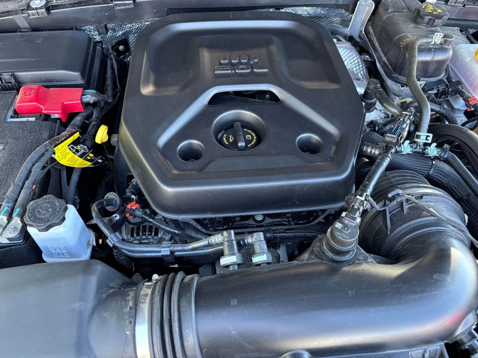 2025 Jeep JL Wrangler - Image 27 of 31