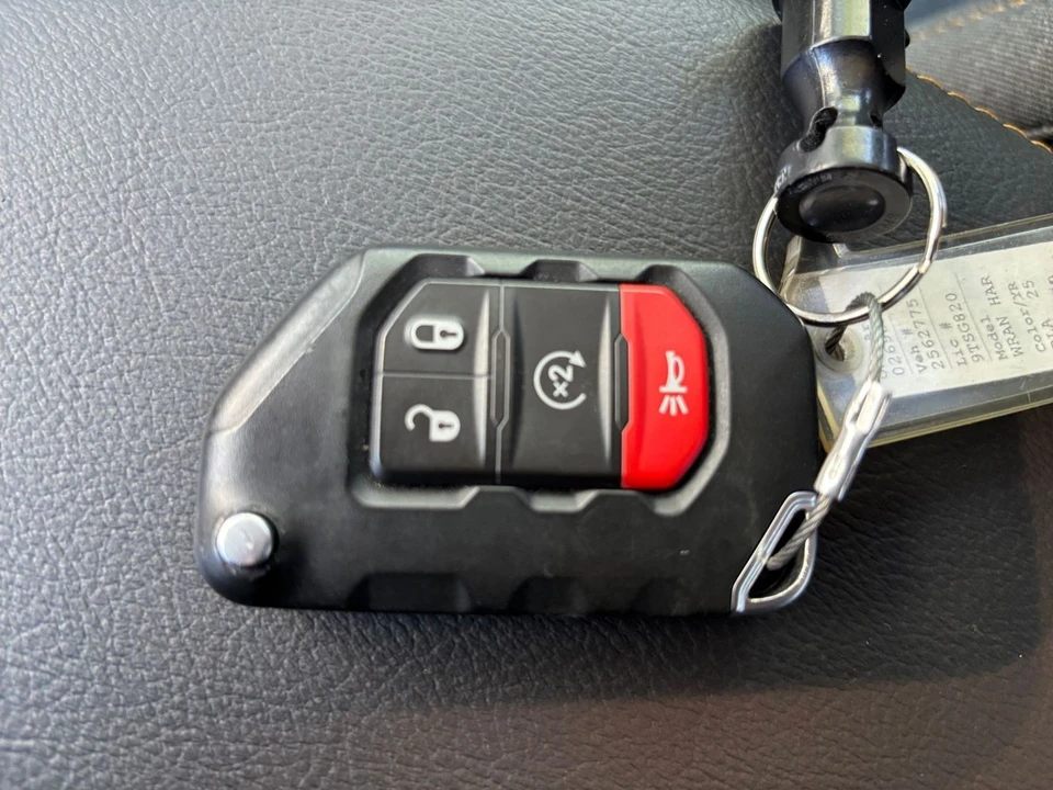 2025 Jeep JL Wrangler - Image 26 of 31