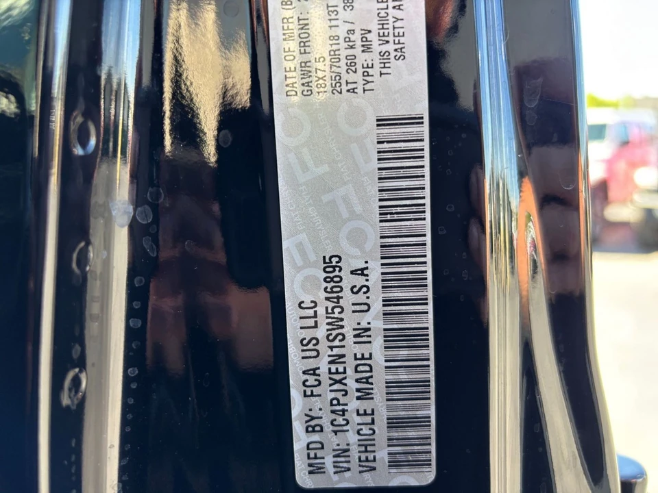 2025 Jeep JL Wrangler - Image 24 of 31