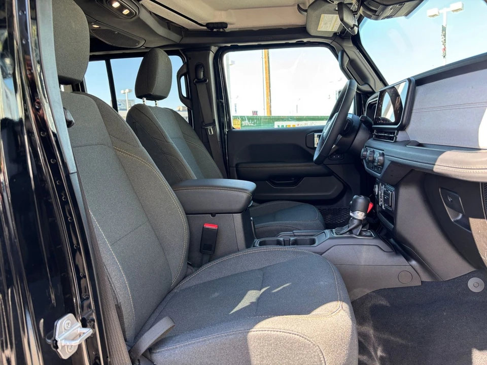 2025 Jeep JL Wrangler - Image 31 of 31