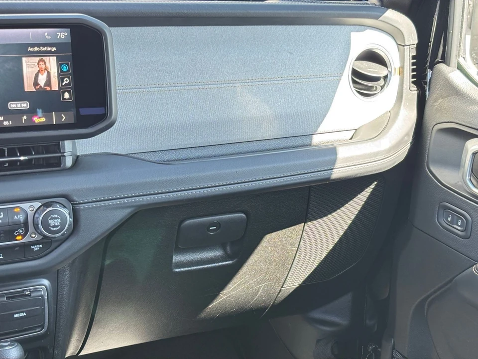 2025 Jeep JL Wrangler - Image 30 of 31