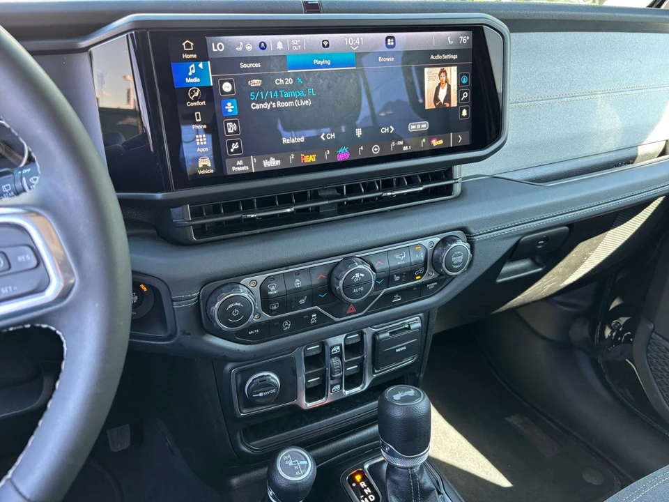 2025 Jeep JL Wrangler - Image 18 of 31