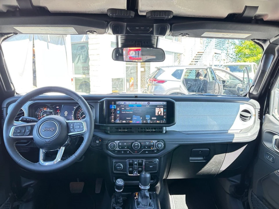 2025 Jeep JL Wrangler - Image 28 of 31
