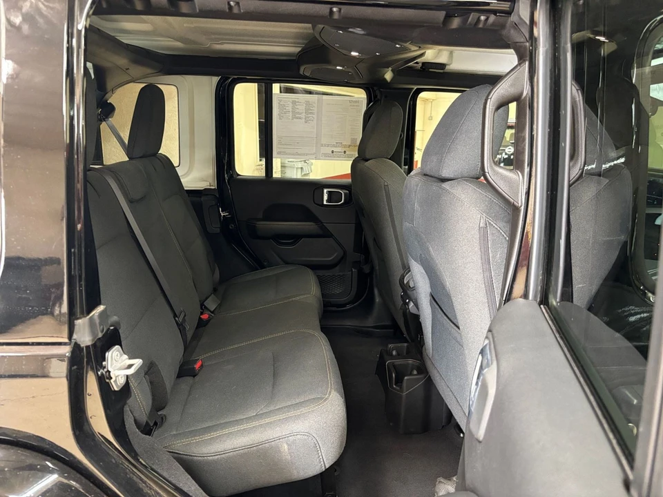 2025 Jeep - Image 23 of 31