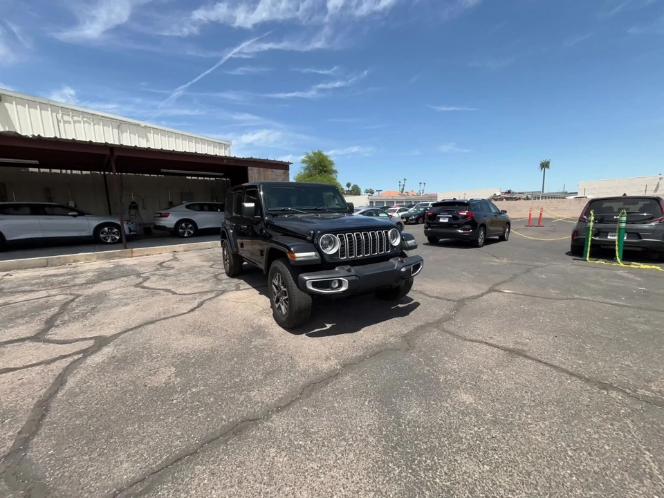 2025 Jeep JL Wrangler - Image 18 of 31