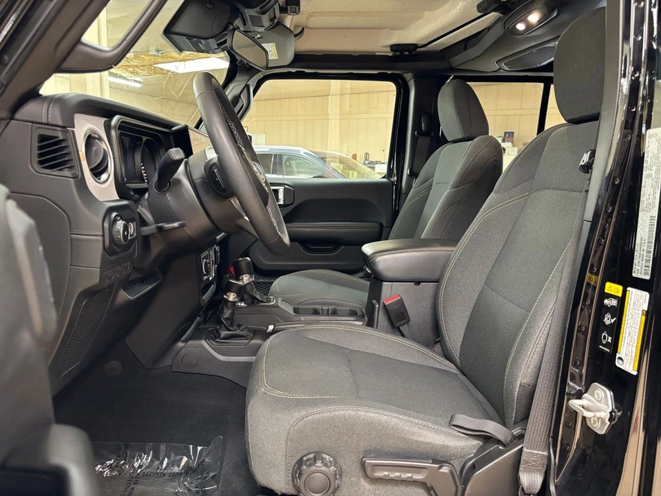 2025 Jeep JL Wrangler - Image 29 of 31