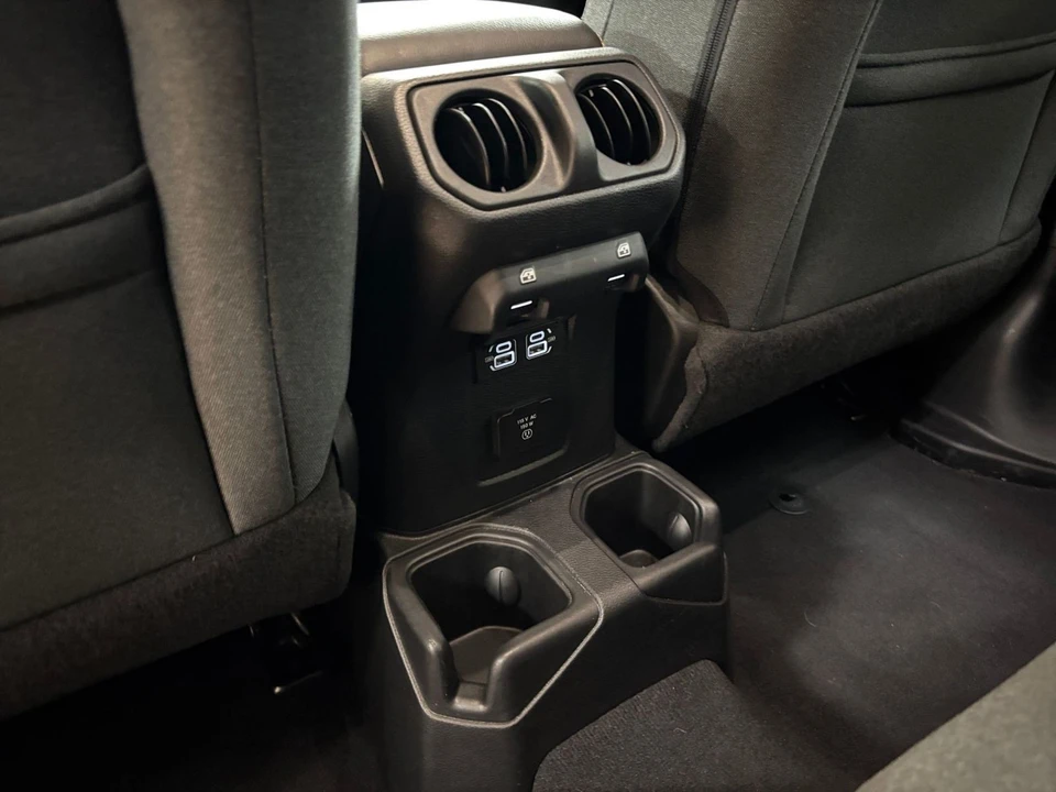 2025 Jeep JL Wrangler - Image 24 of 31