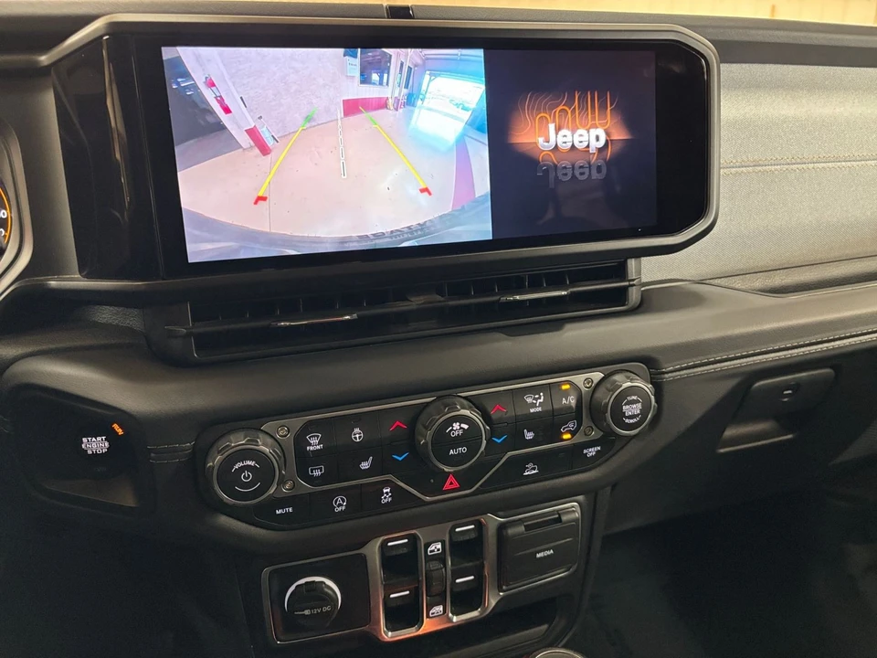 2025 Jeep JL Wrangler - Image 19 of 31