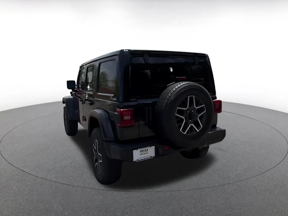 2025 Jeep JL Wrangler - Image 16 of 31