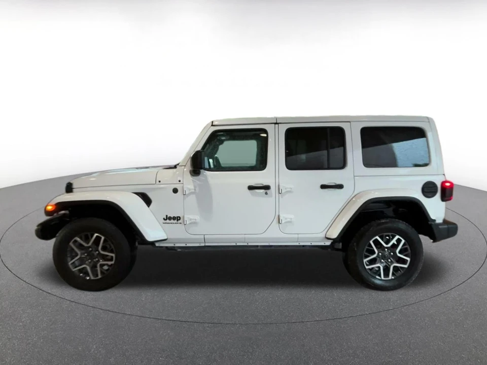 2025 Jeep JL Wrangler - Image 9 of 31
