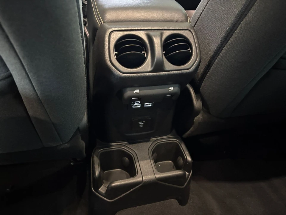 2025 Jeep JL Wrangler - Image 23 of 31